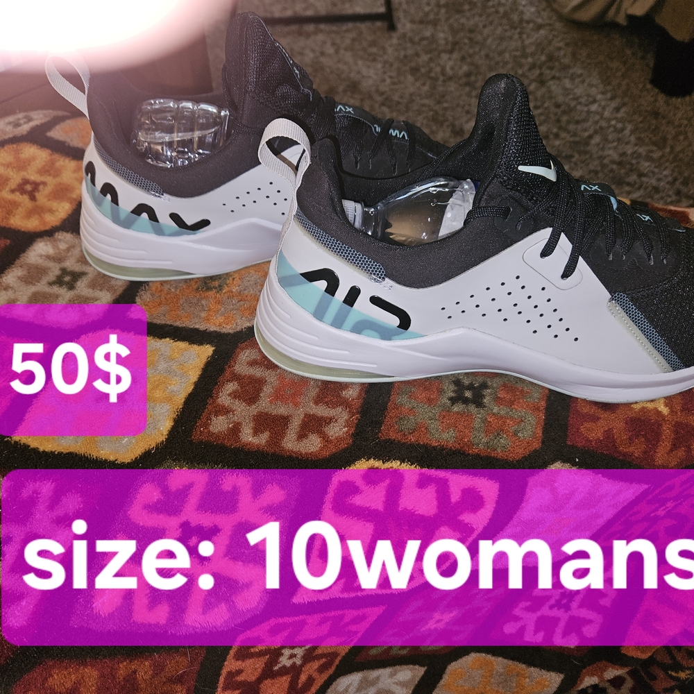 Nike Women's Black and White Sneakers